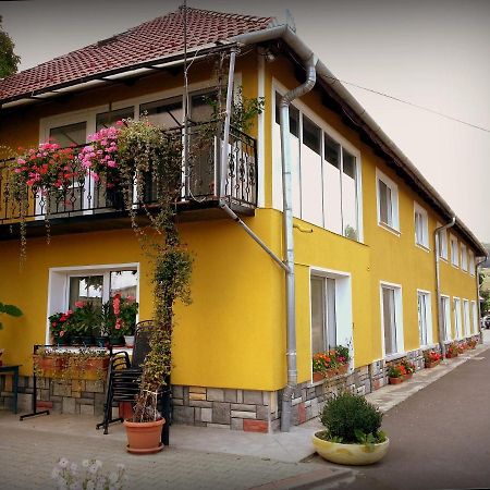 Cazare La Troita Hotel Codlea Exterior photo